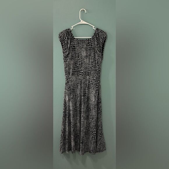 NWOT … KENNETH COLE REACTION “Size: M” Dress - Picture 2 of 3